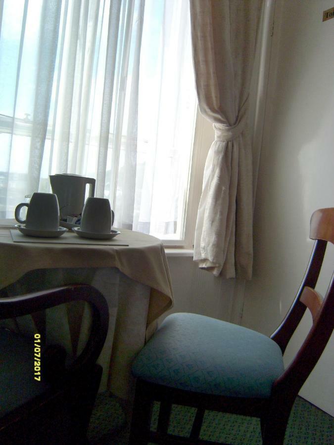 St Martins Guest House Dover Bagian luar foto